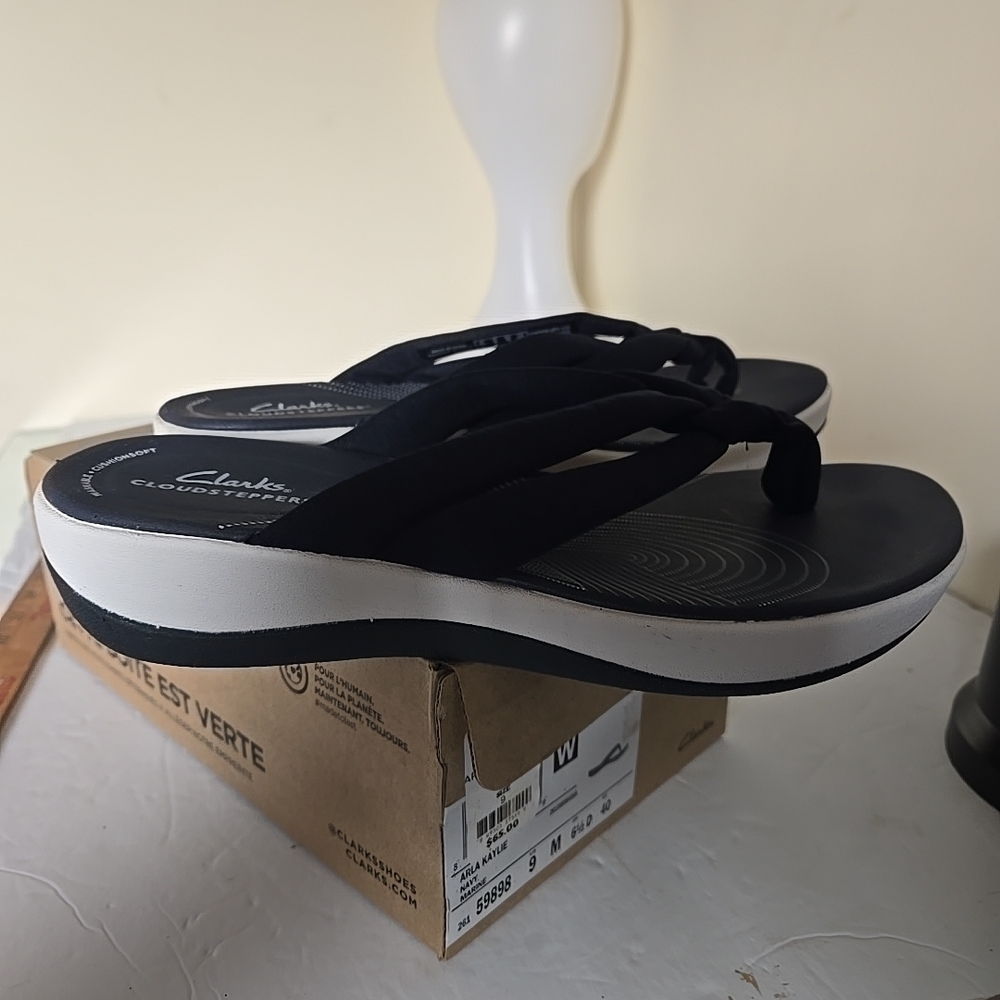 9M Clarks Women's Navy Sandals Org. 65.00 - Picture 5 of 5